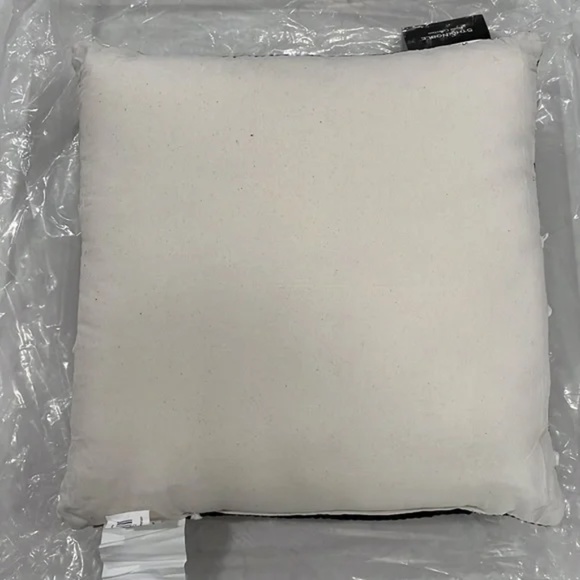 5th & Noble 2pc decorative toss pillow set (black/white) - NWT! - Picture 9 of 14